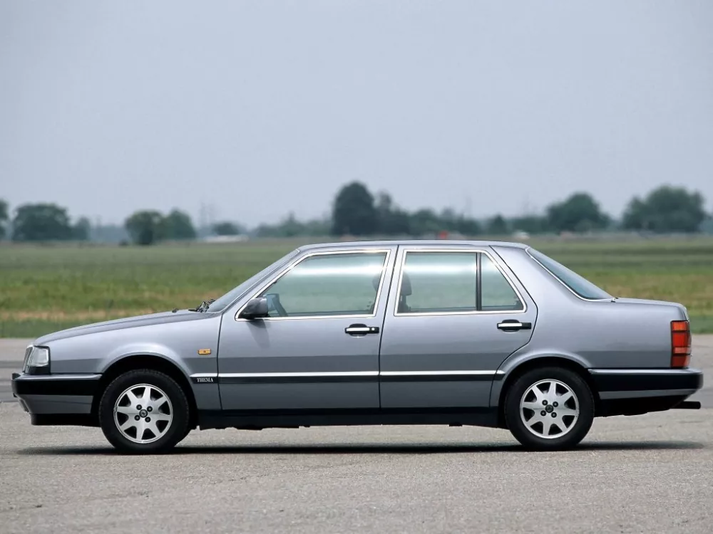 Автомобиль Lancia Thema I Седан
