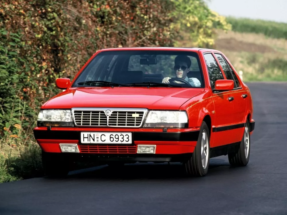 Автомобиль Lancia Thema I Седан