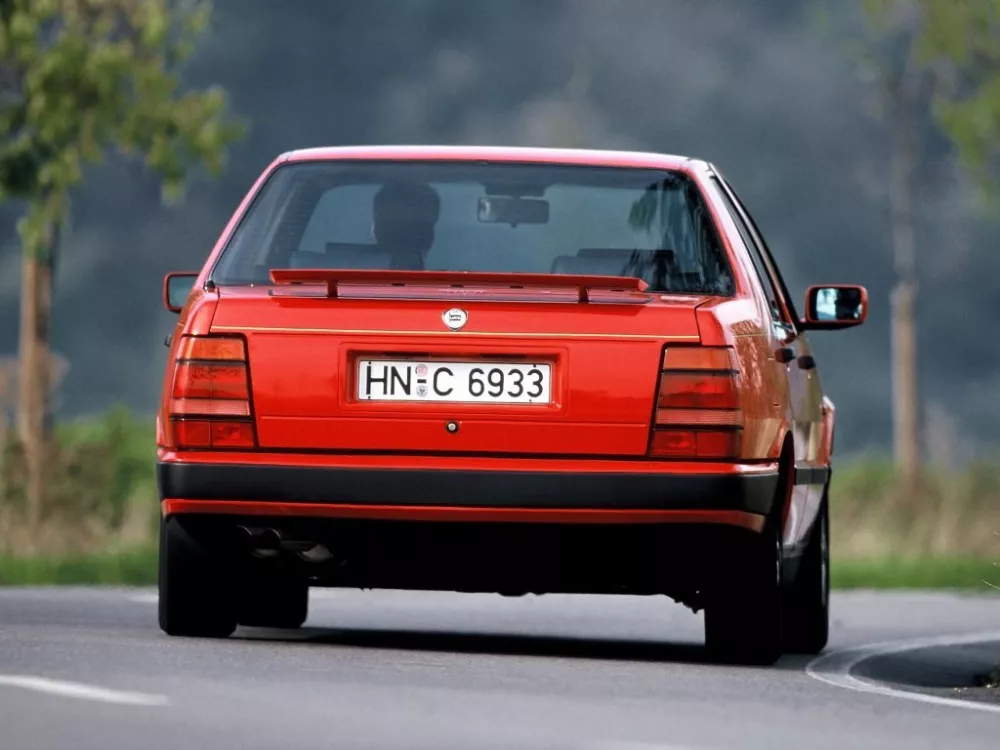 Автомобиль Lancia Thema I Седан