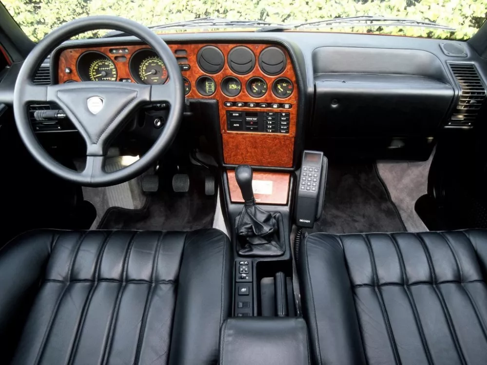 Автомобиль Lancia Thema I Седан