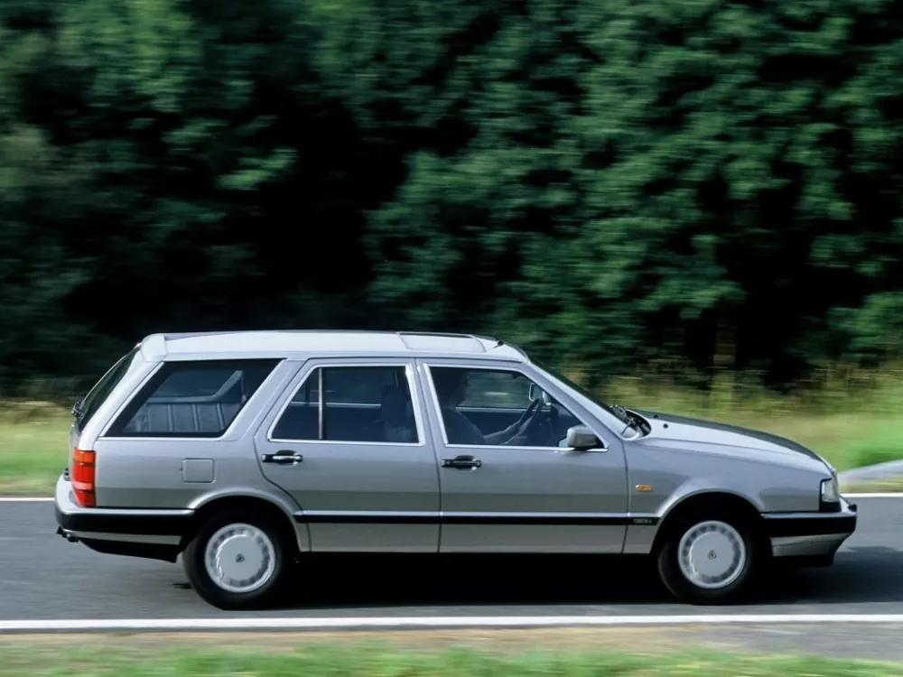 Автомобиль Lancia Thema I Универсал (5 дверей)