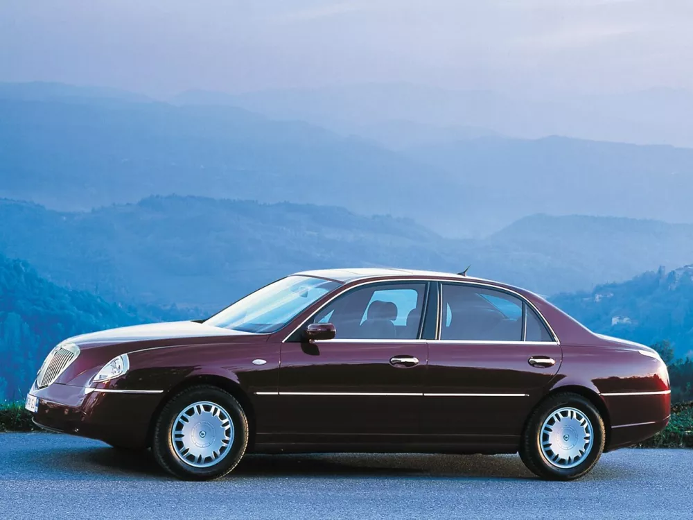 Автомобиль Lancia Thesis Седан