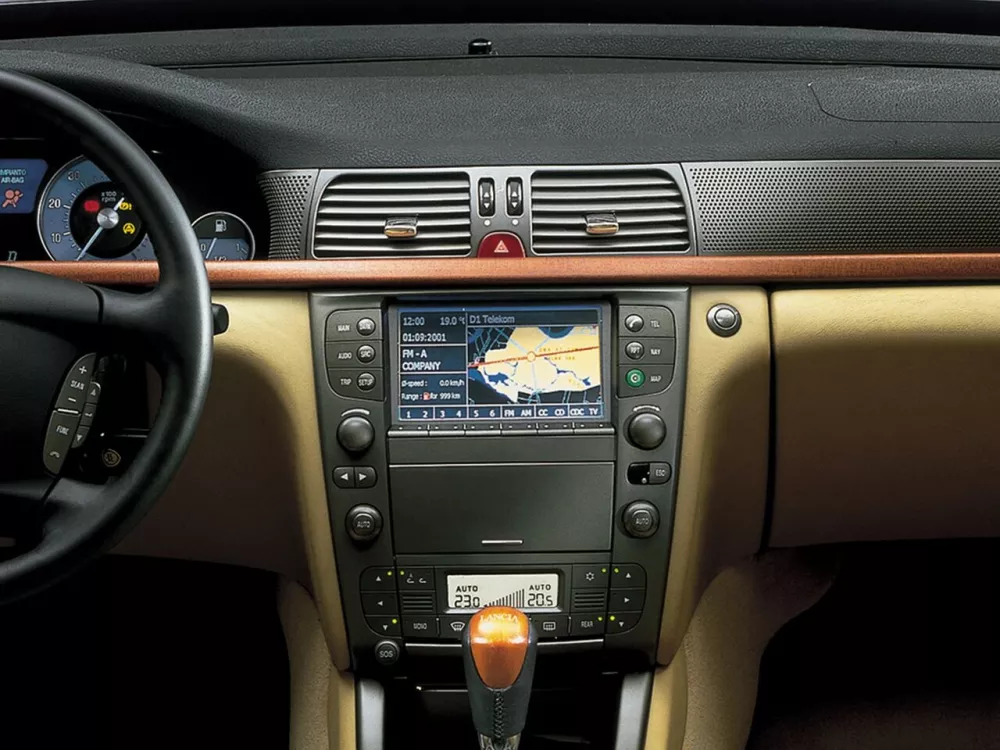 Автомобиль Lancia Thesis Седан