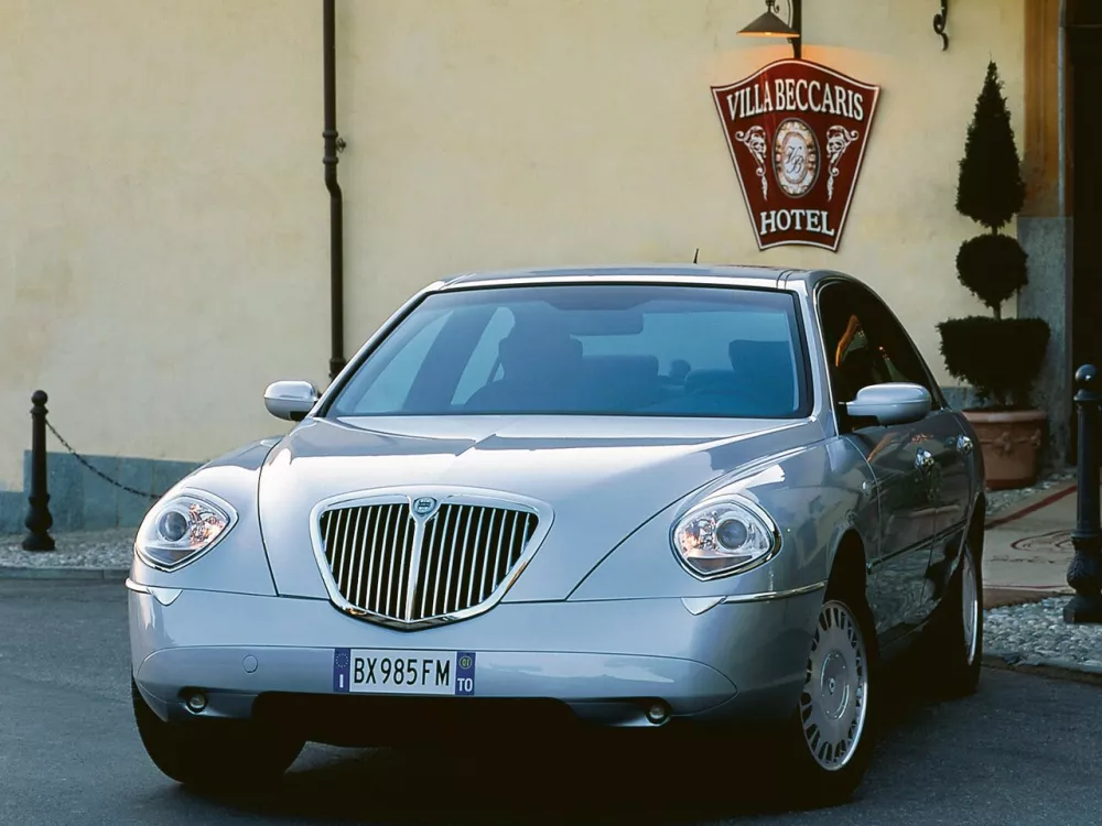 Автомобиль Lancia Thesis Седан