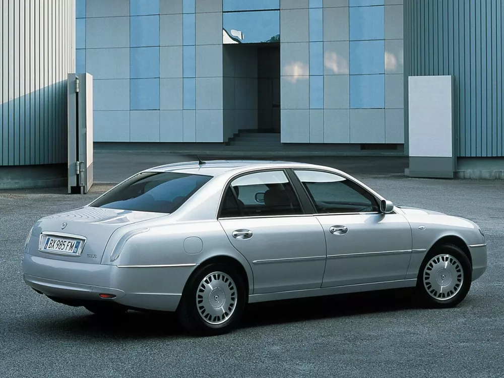 Автомобиль Lancia Thesis Седан