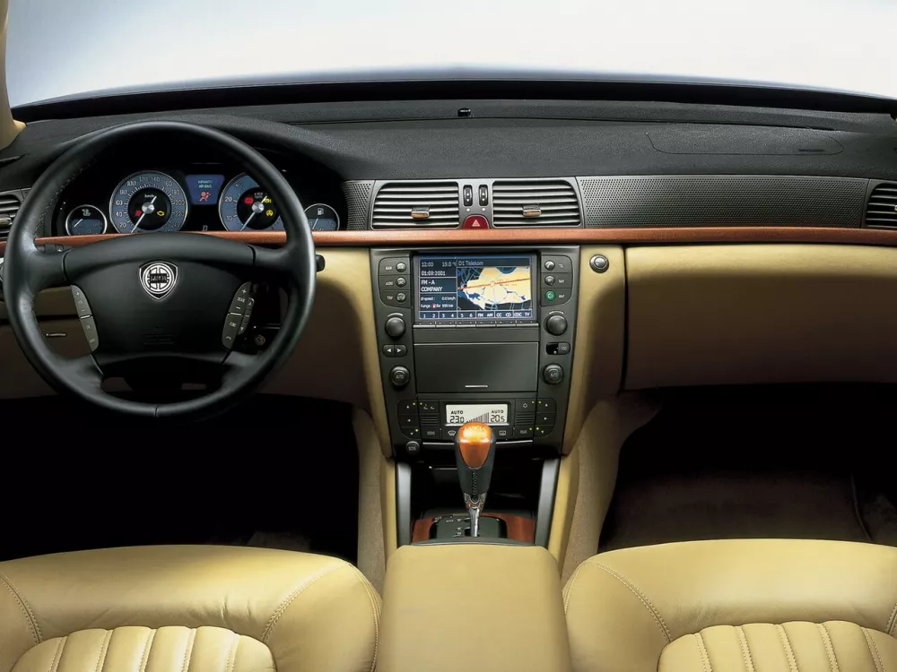 Автомобиль Lancia Thesis Седан