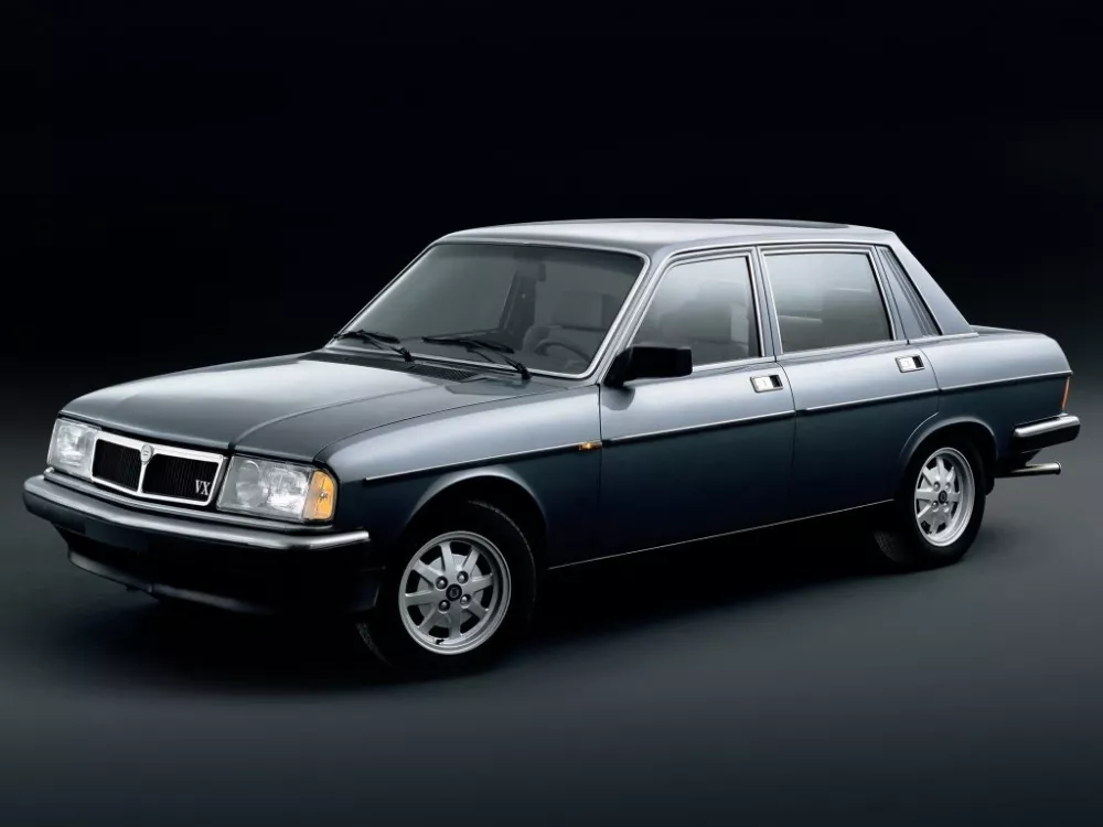 Автомобиль Lancia Trevi Седан