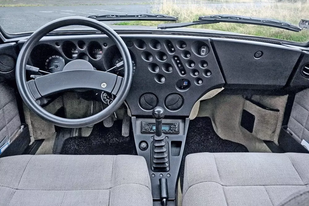 Автомобиль Lancia Trevi Седан