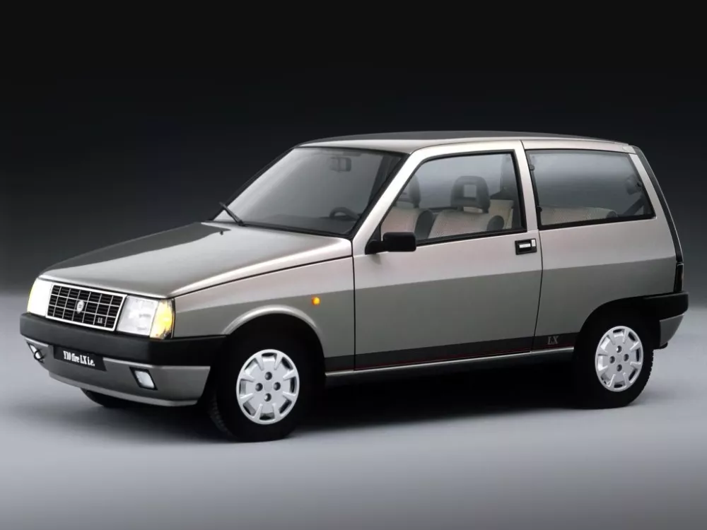 Автомобиль Lancia Y10 Хэтчбек (3 двери)