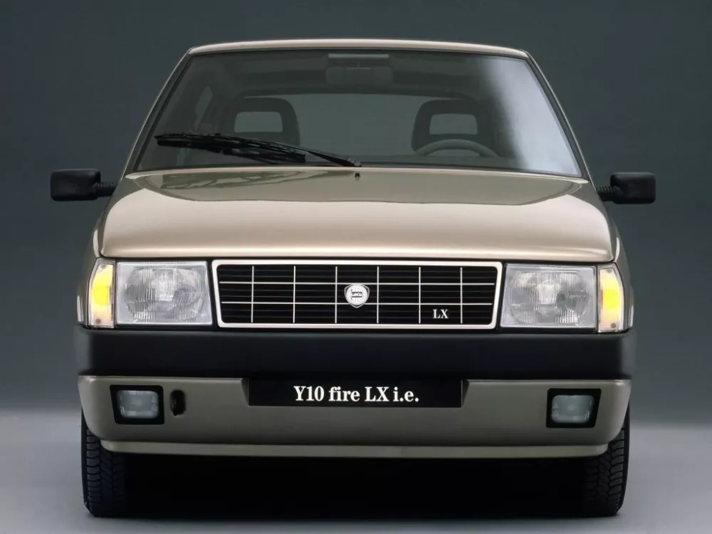 Автомобиль Lancia Y10 Хэтчбек (3 двери)