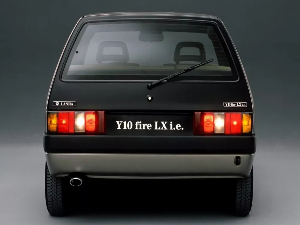 Автомобиль Lancia Y10 Хэтчбек (3 двери)