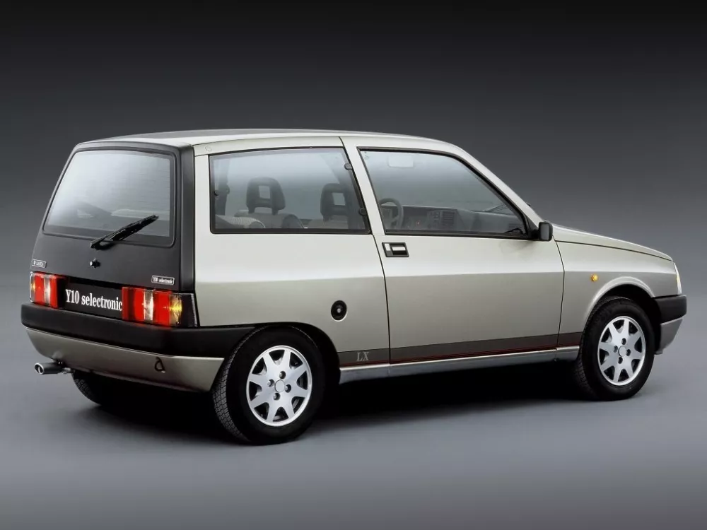 Автомобиль Lancia Y10 Хэтчбек (3 двери)