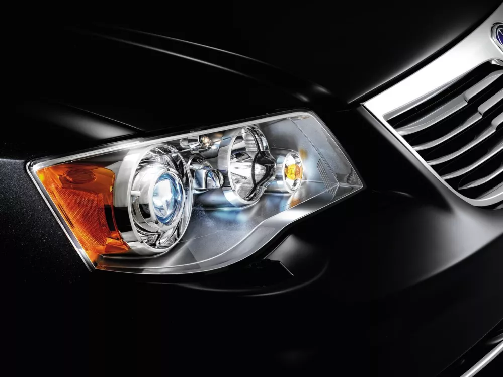 Автомобиль Lancia Voyager Минивэн