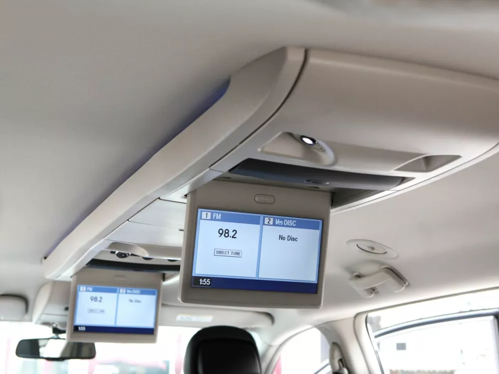 Автомобиль Lancia Voyager Минивэн