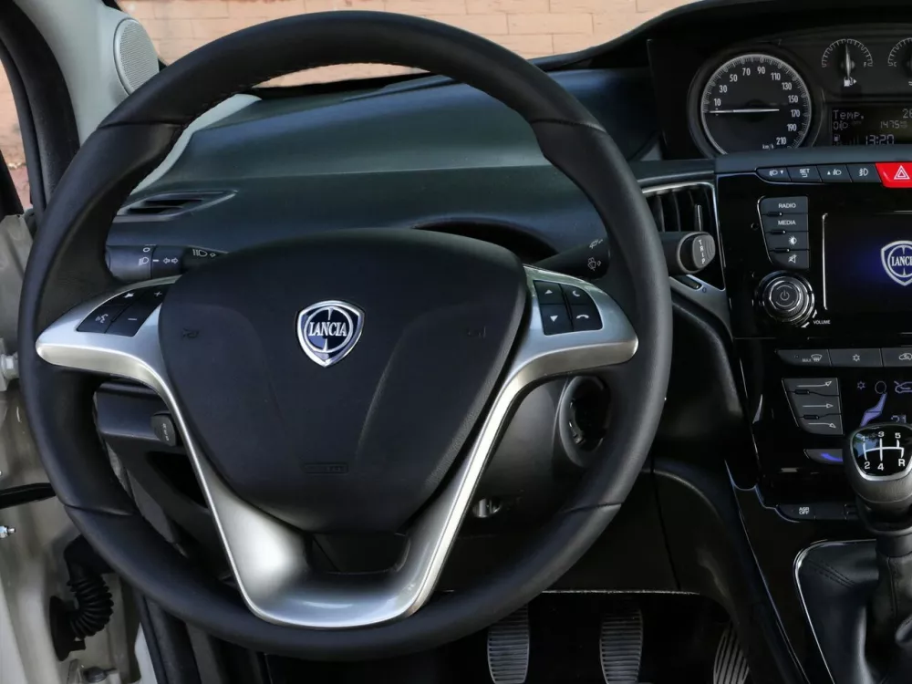 Автомобиль Lancia Ypsilon III (Type 846) Рестайлинг Хэтчбек (5 дверей)