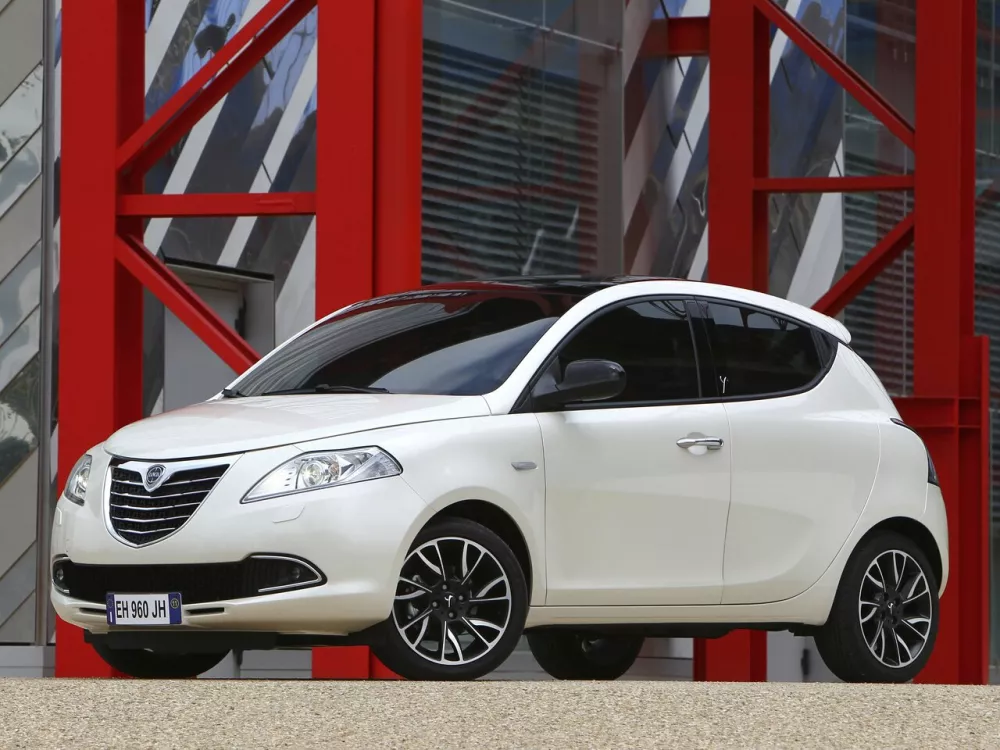 Автомобиль Lancia Ypsilon III (Type 846) Хэтчбек (5 дверей)