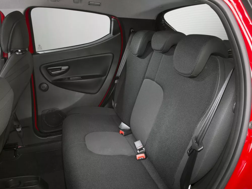 Автомобиль Lancia Ypsilon III (Type 846) Хэтчбек (5 дверей)