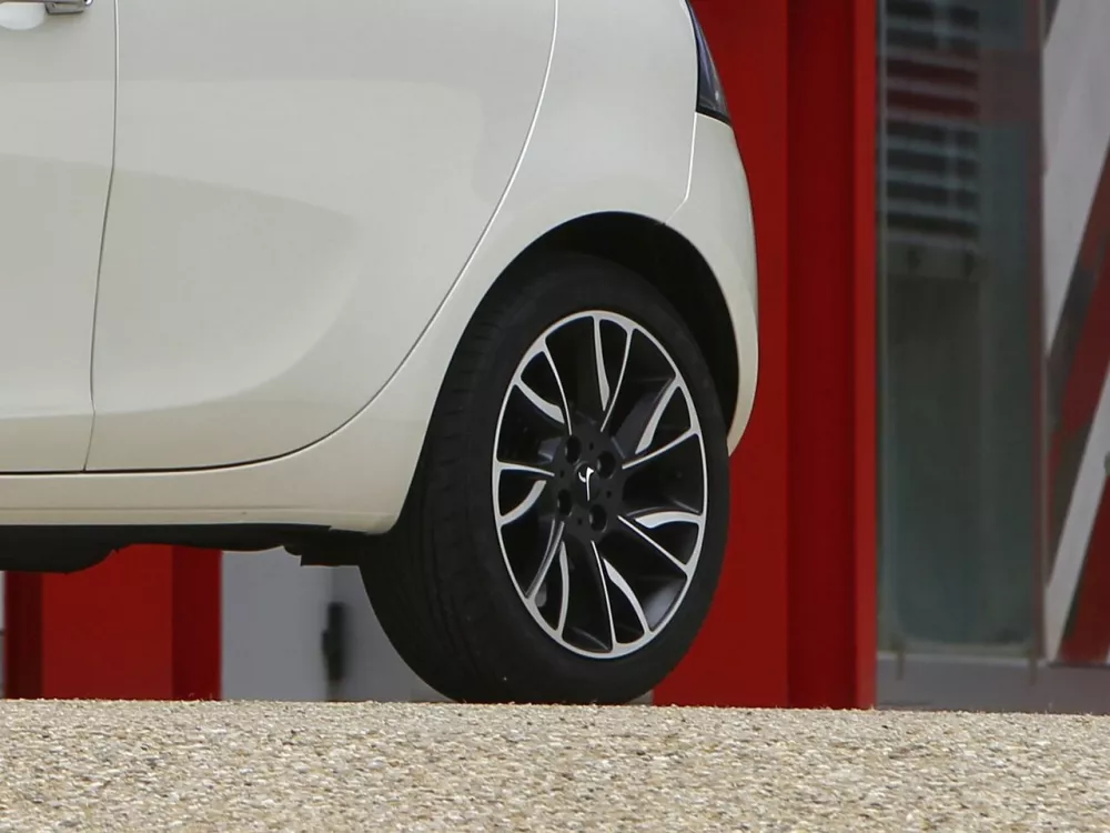 Автомобиль Lancia Ypsilon III (Type 846) Хэтчбек (5 дверей)