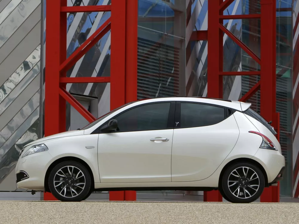 Автомобиль Lancia Ypsilon III (Type 846) Хэтчбек (5 дверей)