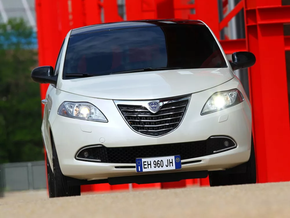 Автомобиль Lancia Ypsilon III (Type 846) Хэтчбек (5 дверей)