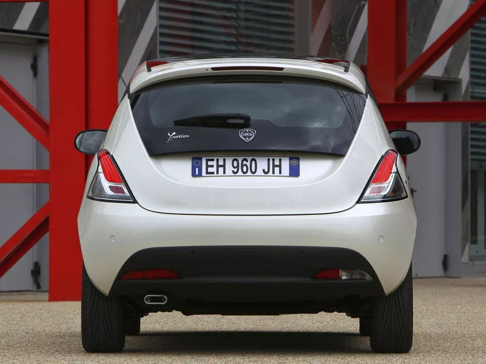Автомобиль Lancia Ypsilon III (Type 846) Хэтчбек (5 дверей)