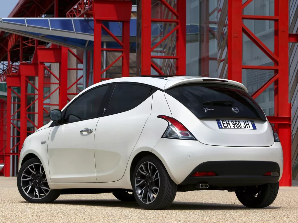 Автомобиль Lancia Ypsilon III (Type 846) Хэтчбек (5 дверей)