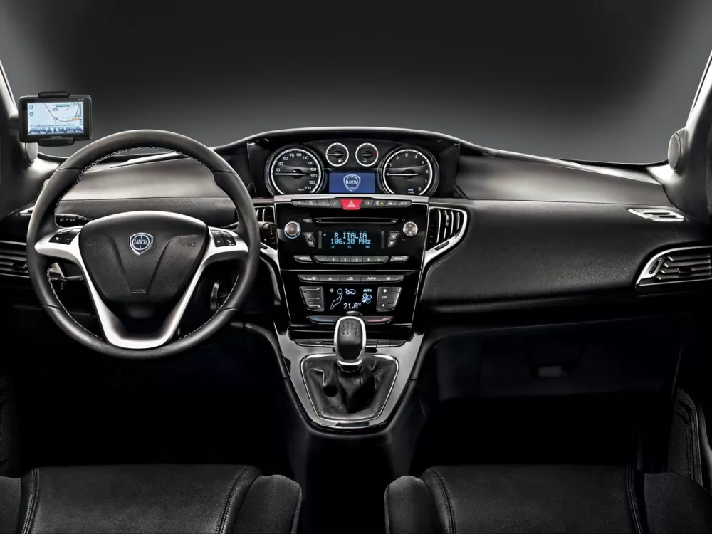 Автомобиль Lancia Ypsilon III (Type 846) Хэтчбек (5 дверей)