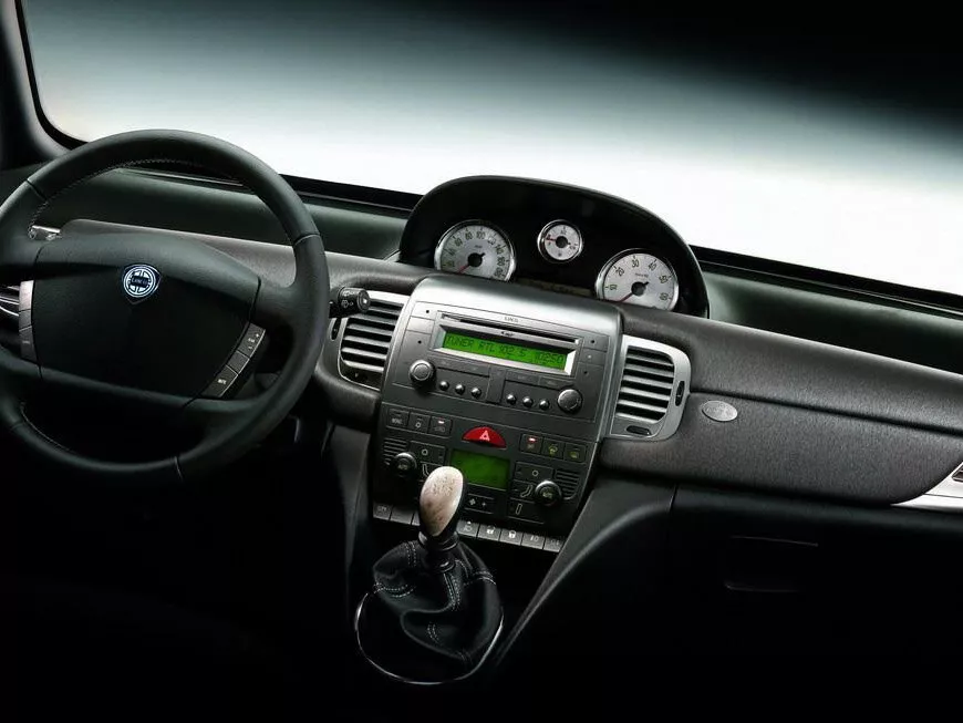 Автомобиль Lancia Ypsilon II (Type 843) Хэтчбек (3 двери)