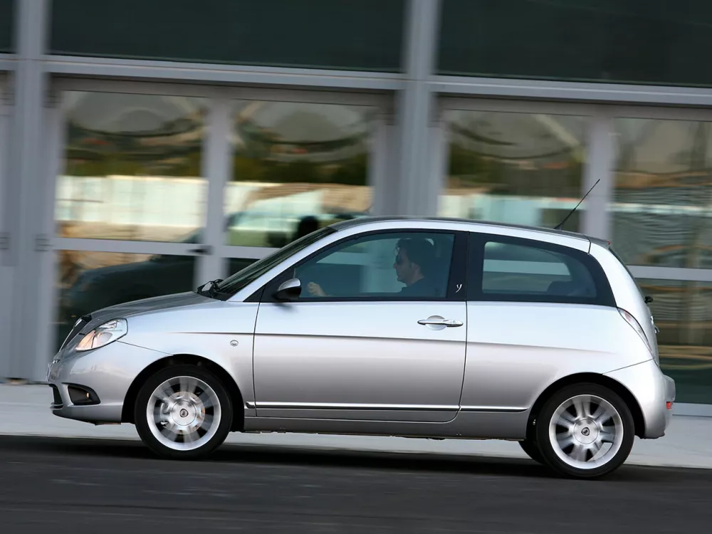 Автомобиль Lancia Ypsilon II (Type 843) Рестайлинг Хэтчбек (3 двери)