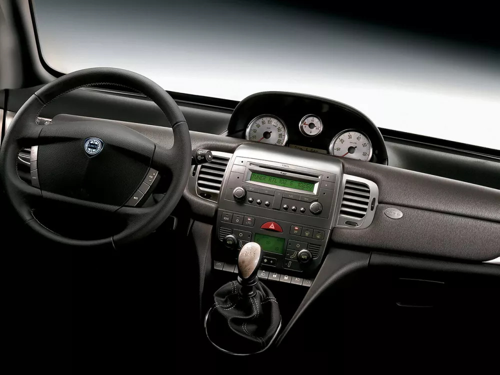 Автомобиль Lancia Ypsilon II (Type 843) Рестайлинг Хэтчбек (3 двери)
