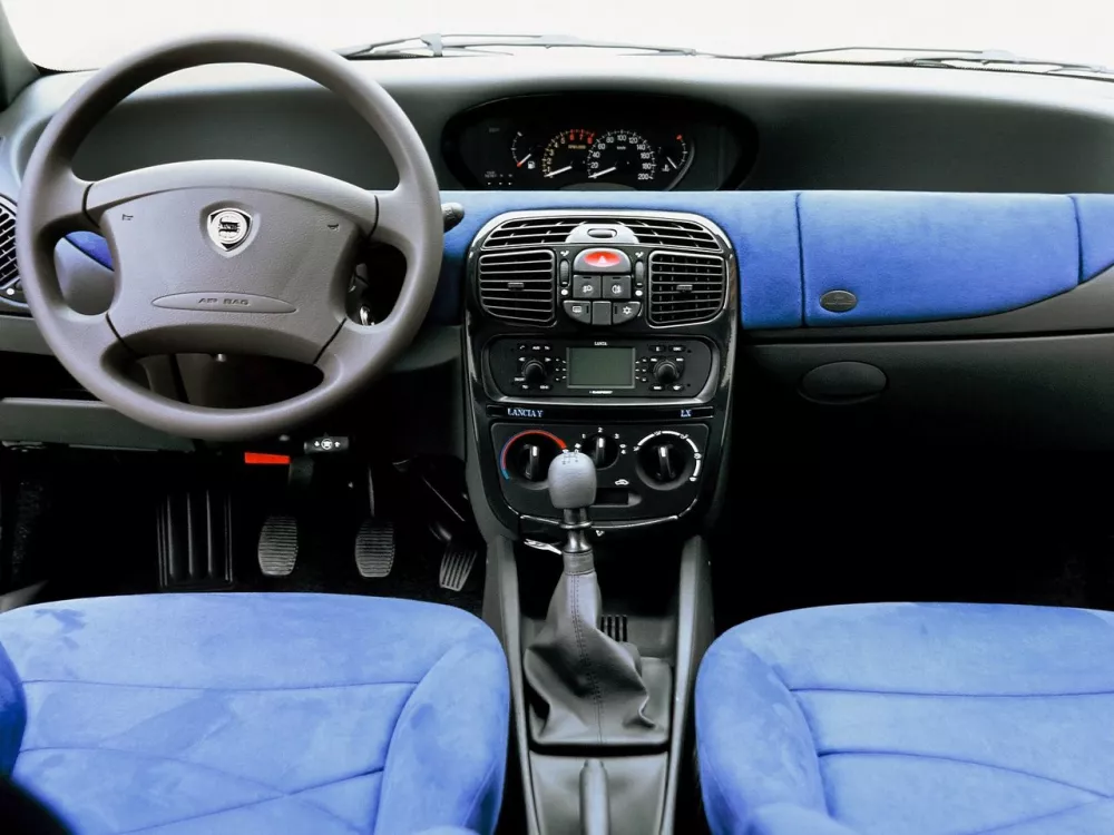 Автомобиль Lancia Ypsilon I (Type 840) Хэтчбек (3 двери)
