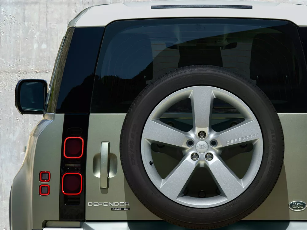 Автомобиль Land Rover Defender II Внедорожник (5 дверей) 110