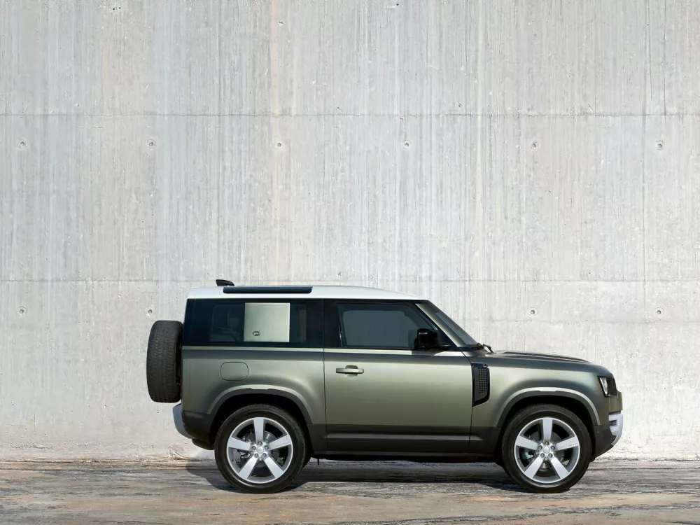 Автомобиль Land Rover Defender II Внедорожник (3 двери) 90