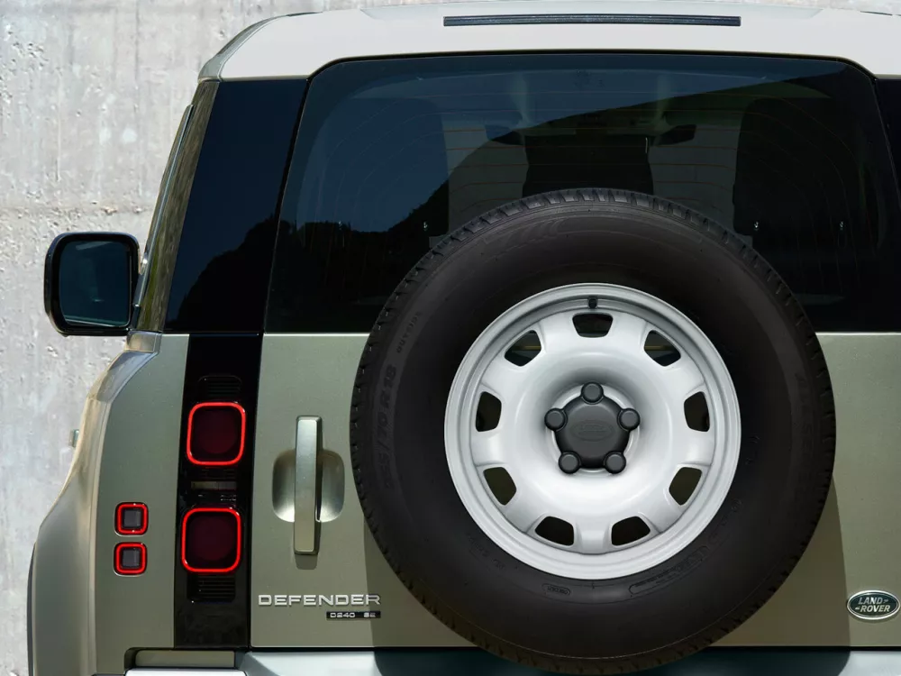 Автомобиль Land Rover Defender II Внедорожник (3 двери) 90