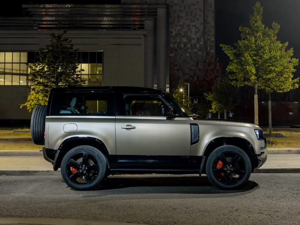 Автомобиль Land Rover Defender II Внедорожник (3 двери) 90