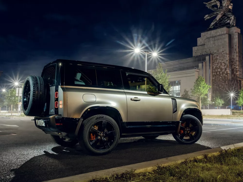 Автомобиль Land Rover Defender II Внедорожник (3 двери) 90