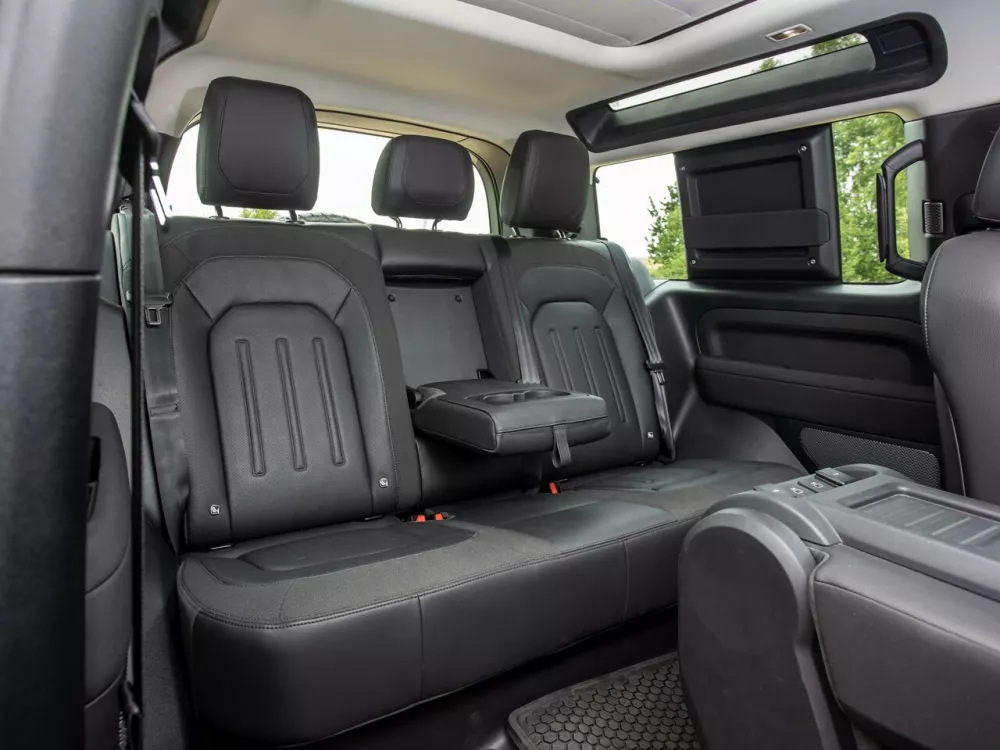 Автомобиль Land Rover Defender II Внедорожник (3 двери) 90