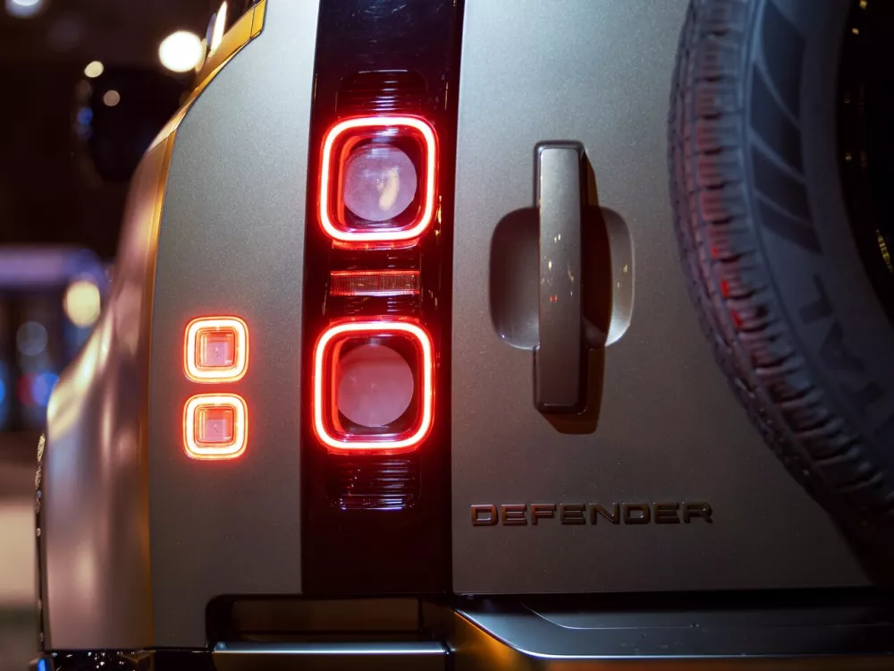 Автомобиль Land Rover Defender II Внедорожник (3 двери) 90