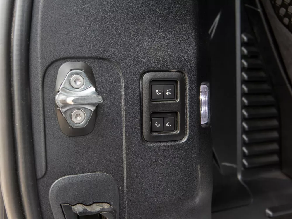 Автомобиль Land Rover Defender II Внедорожник (3 двери) 90