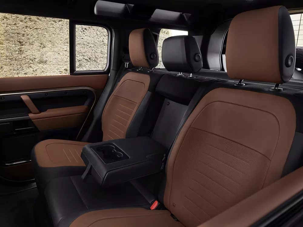Автомобиль Land Rover Defender II Внедорожник (5 дверей) Octa