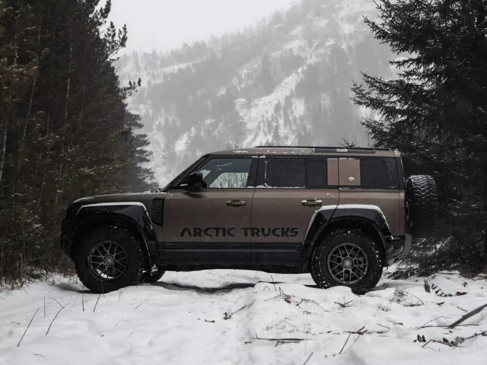 Автомобиль Land Rover Defender II Внедорожник (5 дверей) Arctic Trucks AT35
