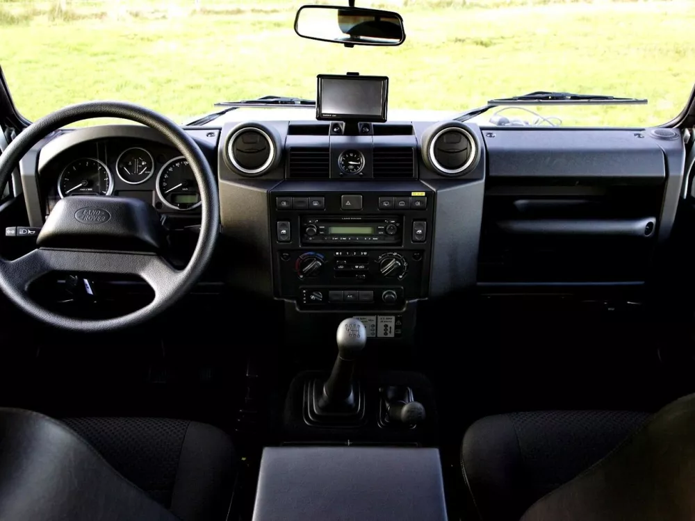Автомобиль Land Rover Defender I Рестайлинг Внедорожник (5 дверей)