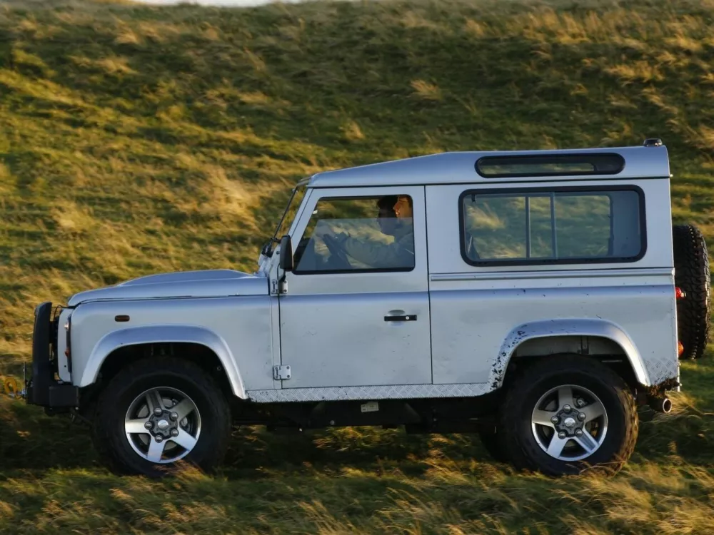 Автомобиль Land Rover Defender I Рестайлинг Внедорожник (3 двери)