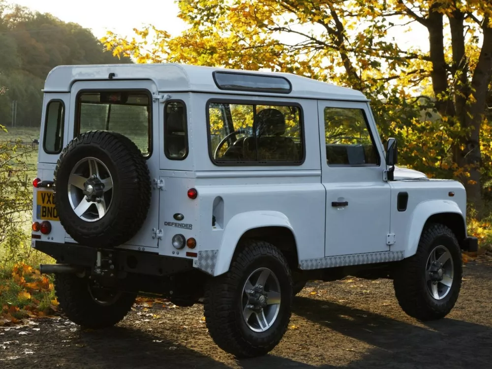 Автомобиль Land Rover Defender I Рестайлинг Внедорожник (3 двери)