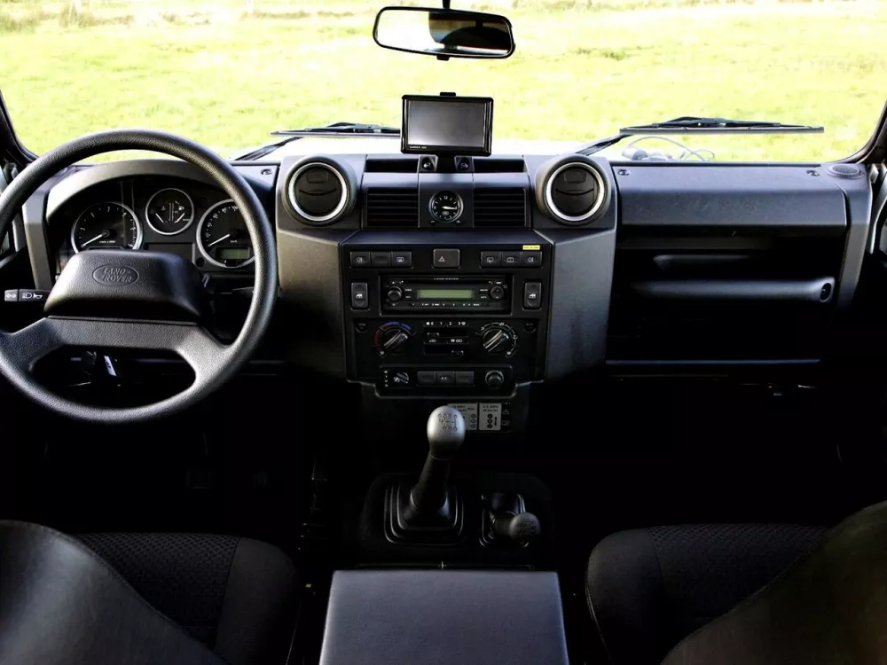 Автомобиль Land Rover Defender I Рестайлинг Внедорожник (3 двери)