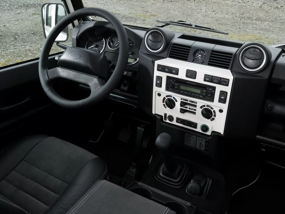 Автомобиль Land Rover Defender I Рестайлинг Внедорожник (3 двери)