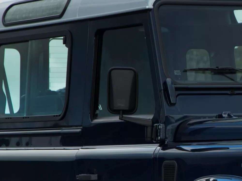 Автомобиль Land Rover Defender I Рестайлинг Внедорожник (3 двери)