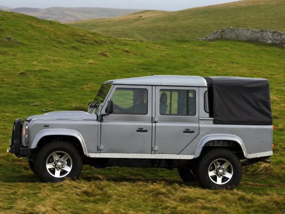 Автомобиль Land Rover Defender I Рестайлинг Пикап Двойная кабина