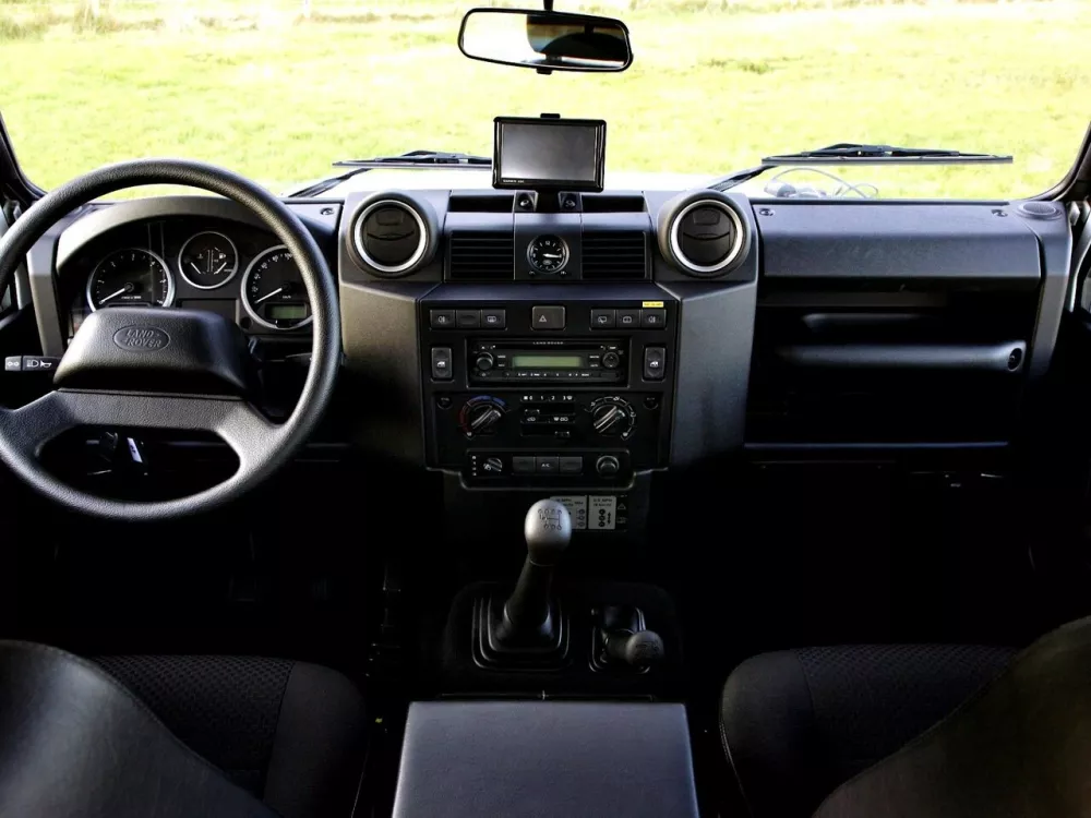Автомобиль Land Rover Defender I Рестайлинг Пикап Двойная кабина