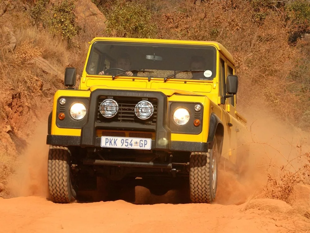 Автомобиль Land Rover Defender I Пикап Двойная кабина